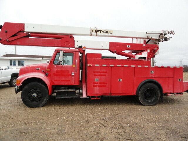 good running 2000 International 4900 truck