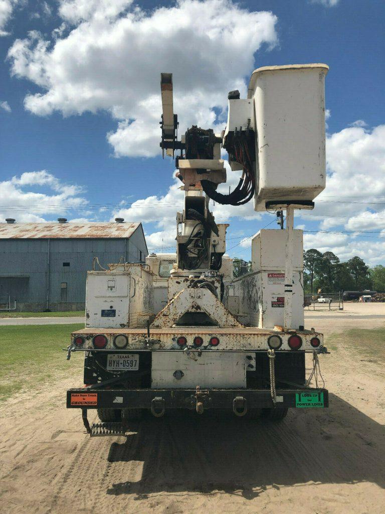 low miles 2000 International 4800 Bucket Boom Truck