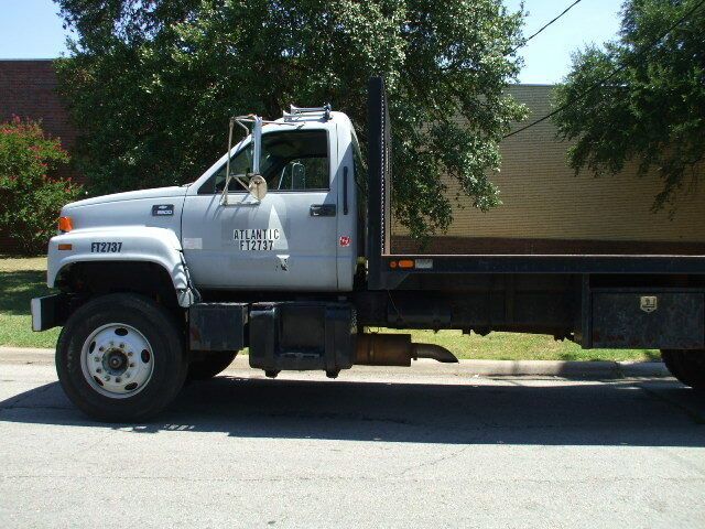 Moffett Piggie 2002 Chevrolet C8500 truck