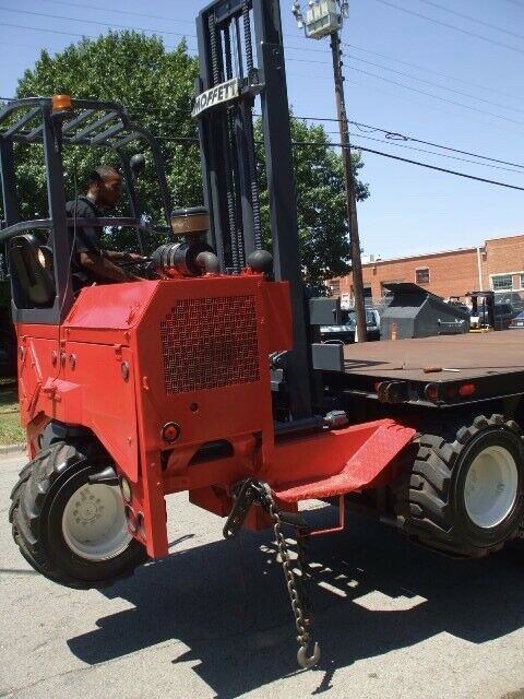 Moffett Piggie 2002 Chevrolet C8500 truck
