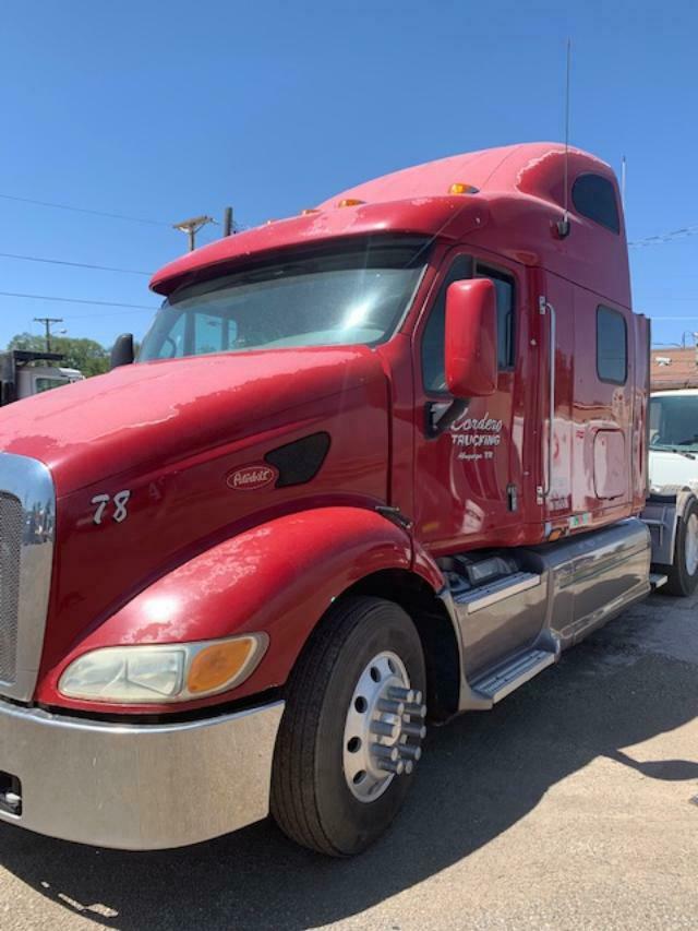 very solid 2001 Peterbilt truck