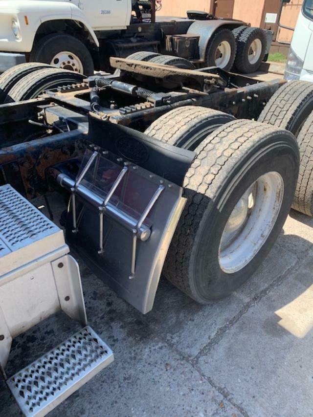 very solid 2001 Peterbilt truck