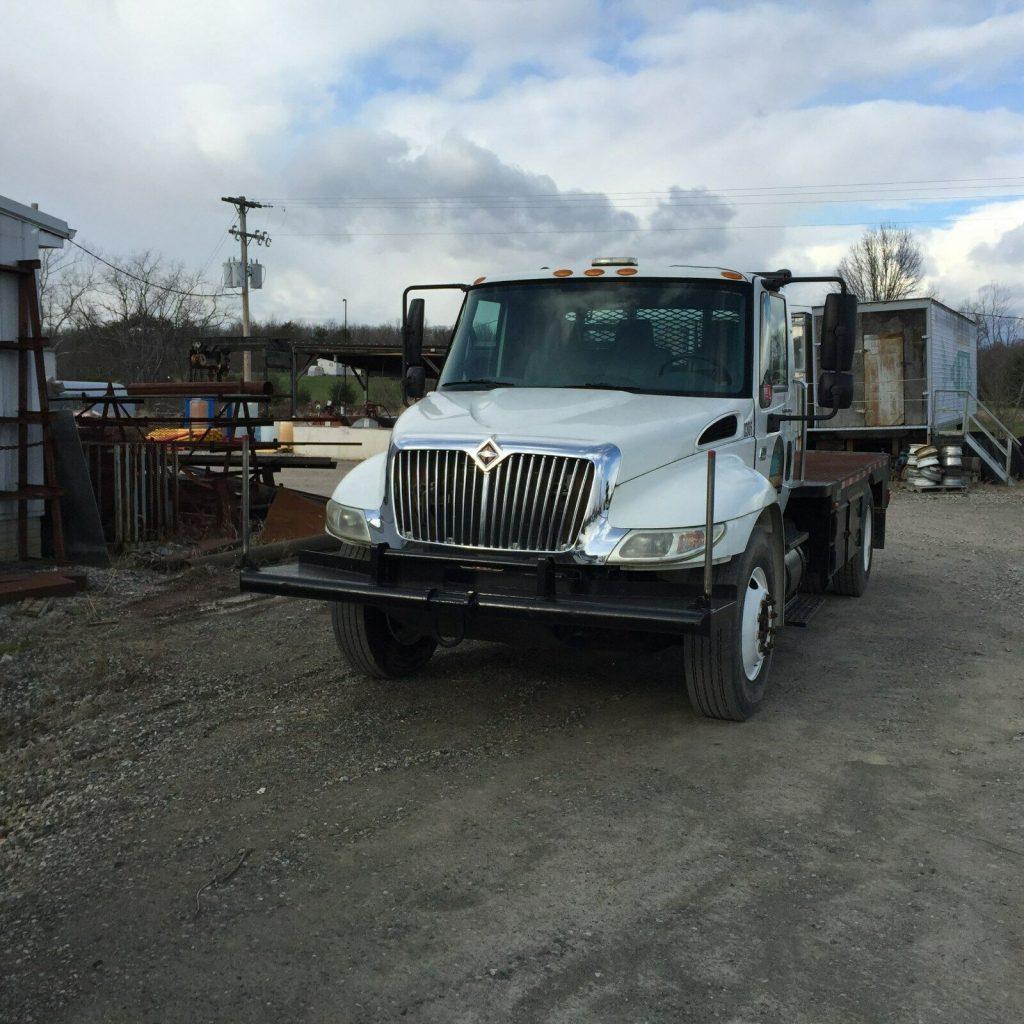 excellent shape 2003 International 4300 truck