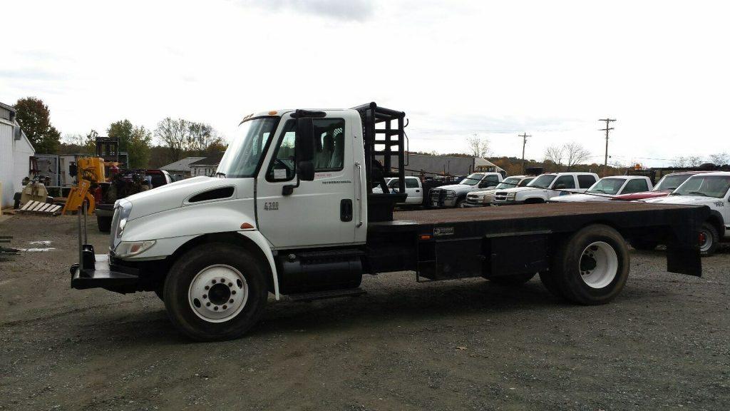 excellent shape 2003 International 4300 truck