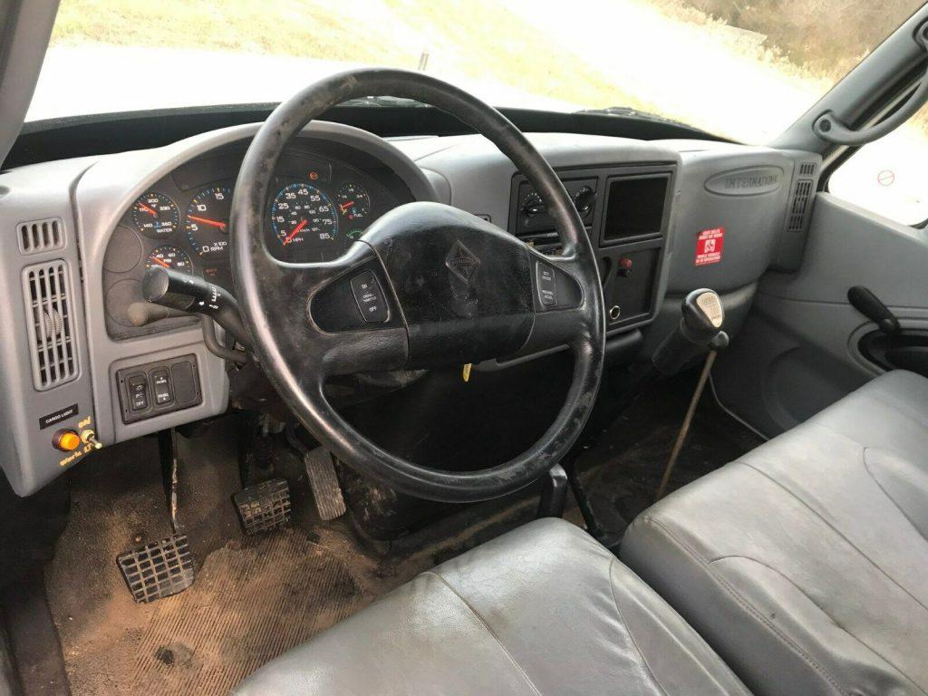 excellent shape 2003 International 4300 truck