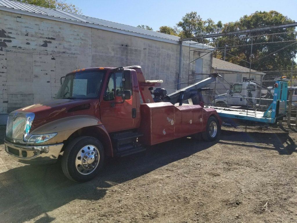 pretty good shape 2002 International 4300 wrecker truck
