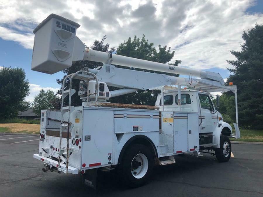 well maintained 2003 Sterling M7500 truck