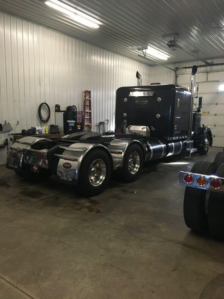 very nice 1991 Peterbilt 379 truck