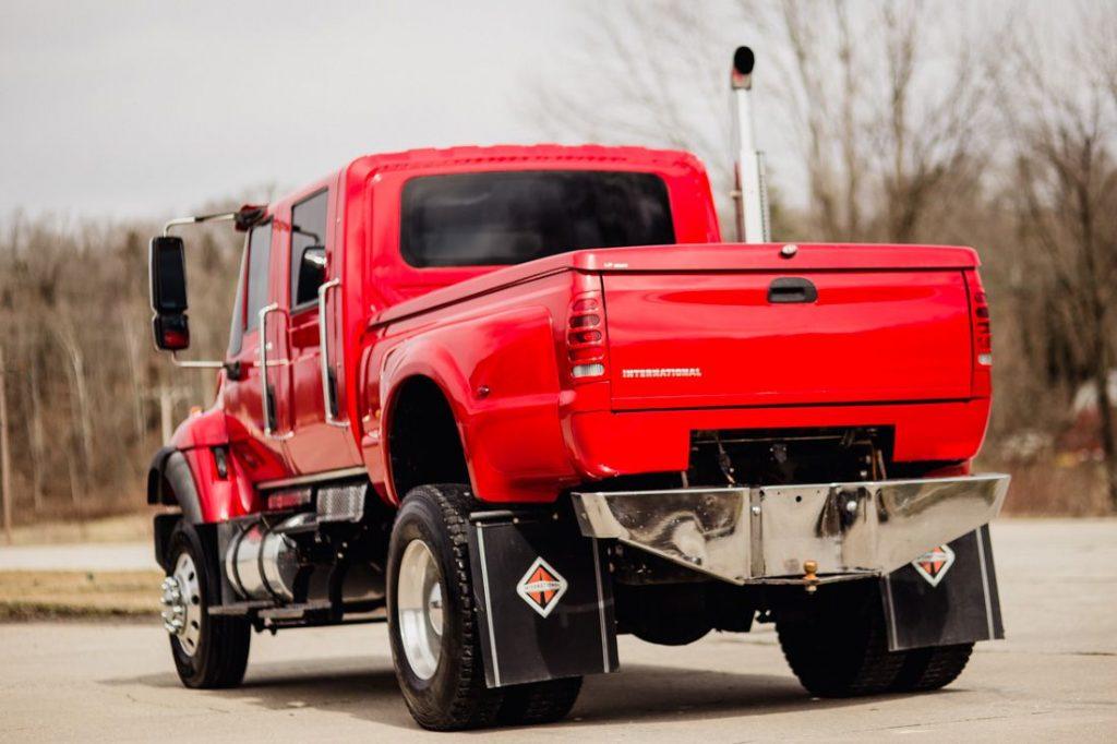 loaded show truck 2005 International CXT 4X4 truck