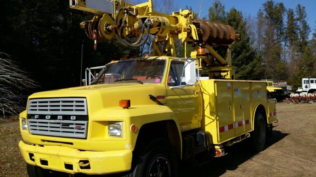 good running 1984 Ford F 800 Auger, Boom, Crane truck