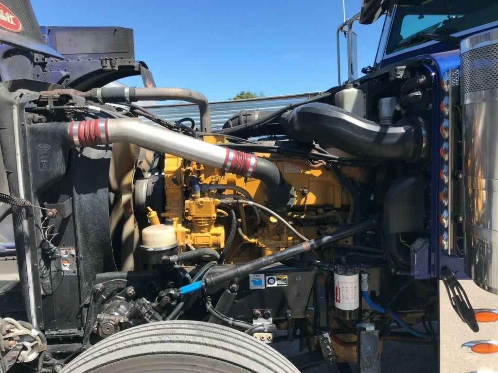 well maintained 2007 Peterbilt 379 truck