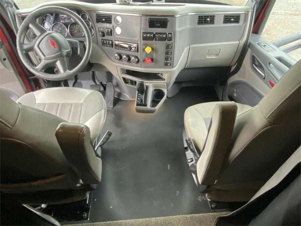 great shape 2017 Peterbilt 579 truck