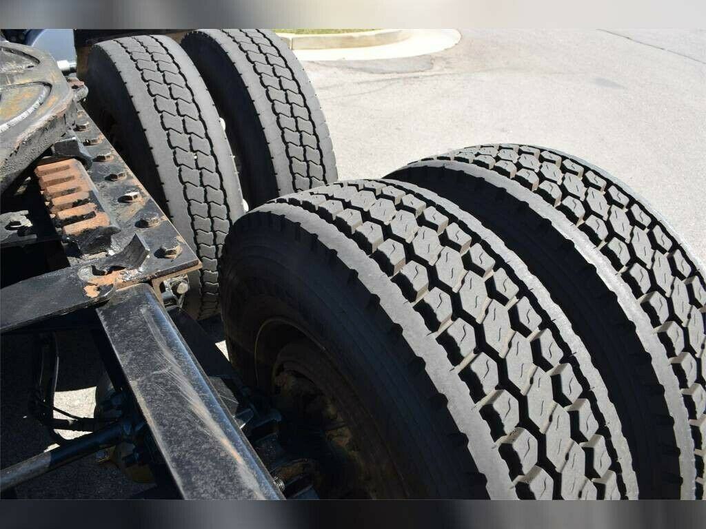 2016 Kenworth T680 truck [super clean]