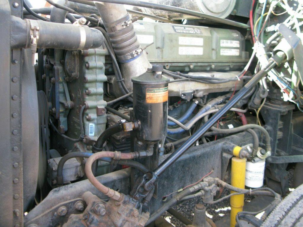 2000 Freightliner FLD 120 Condo [new parts installed]