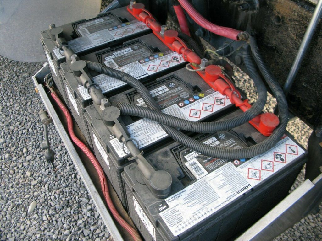 2000 Freightliner FLD 120 Condo [new parts installed]