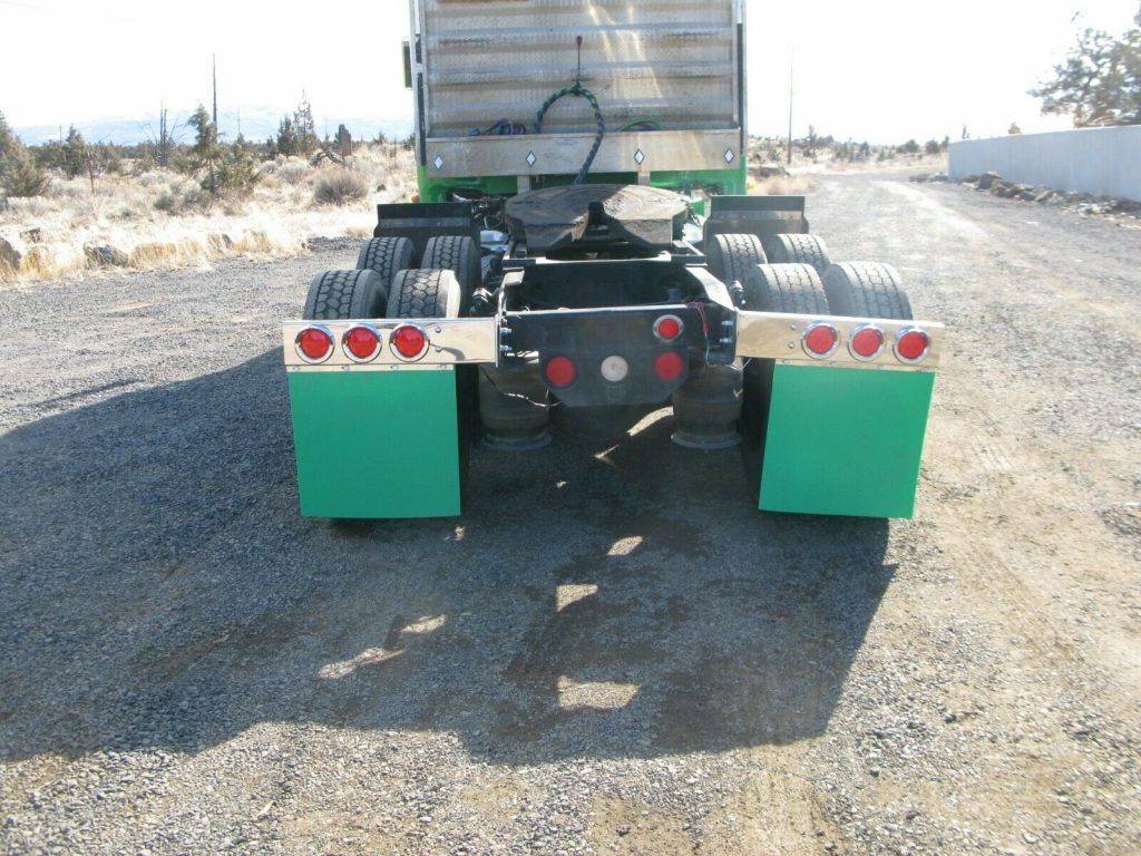 2000 Freightliner FLD 120 Condo [new parts installed]