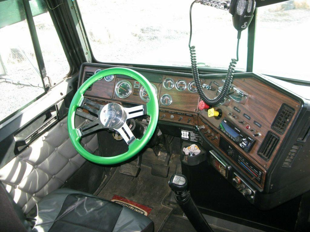 2000 Freightliner FLD 120 Condo [new parts installed]