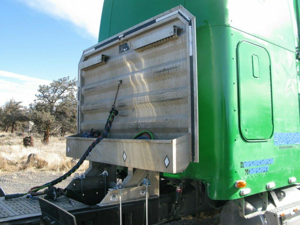 2000 Freightliner FLD 120 Condo [new parts installed]