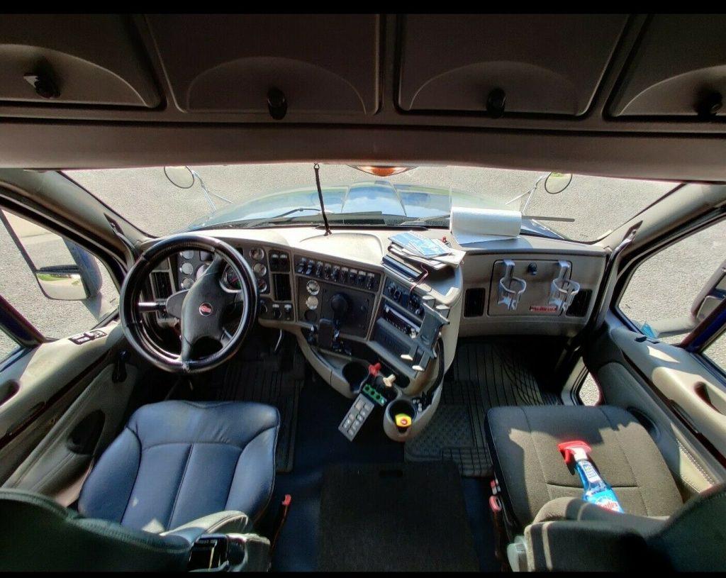 2013 Kenworth T700 truck [very well maintained]