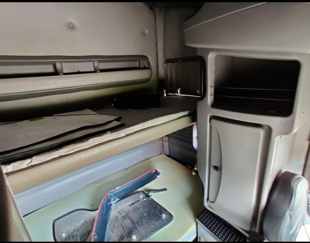 2013 Kenworth T700 truck [very well maintained]