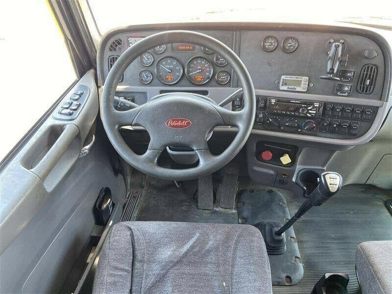 2014 Peterbilt 386 Sleeper Truck [great miles for the year]