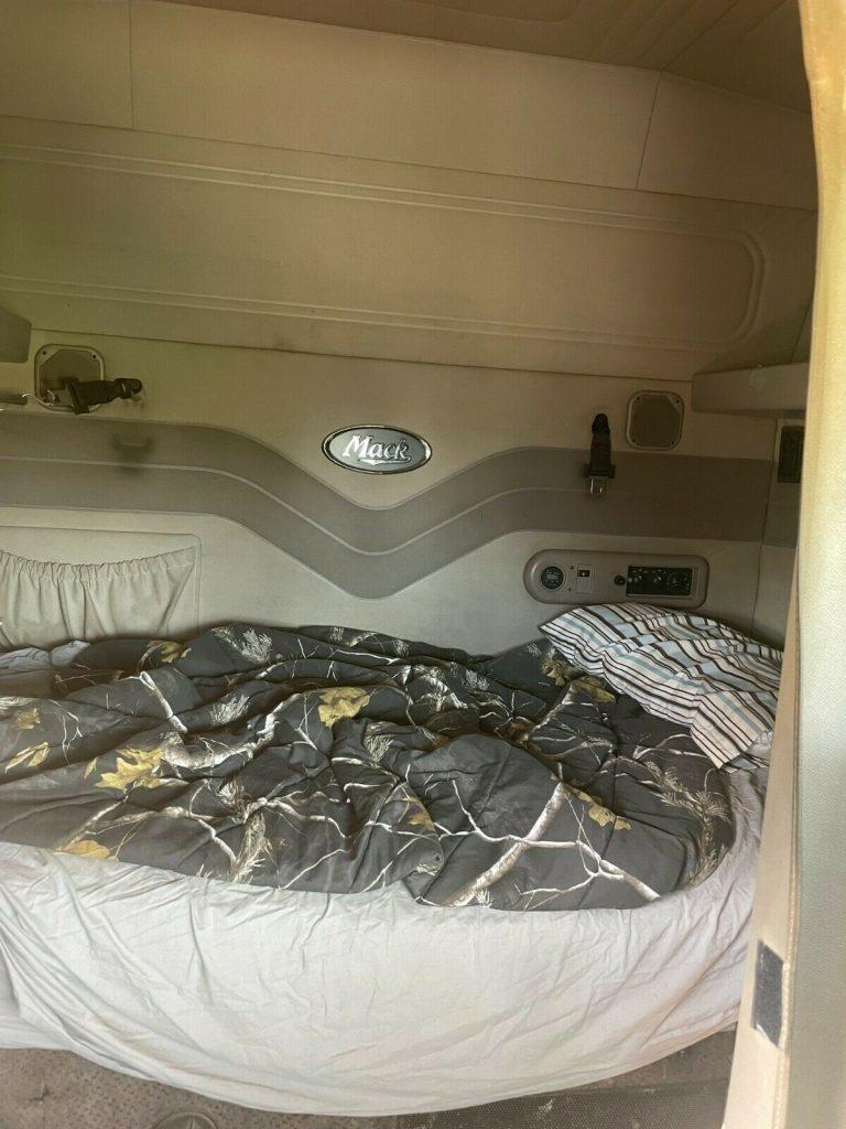 2003 Mack truck [new crate engine]