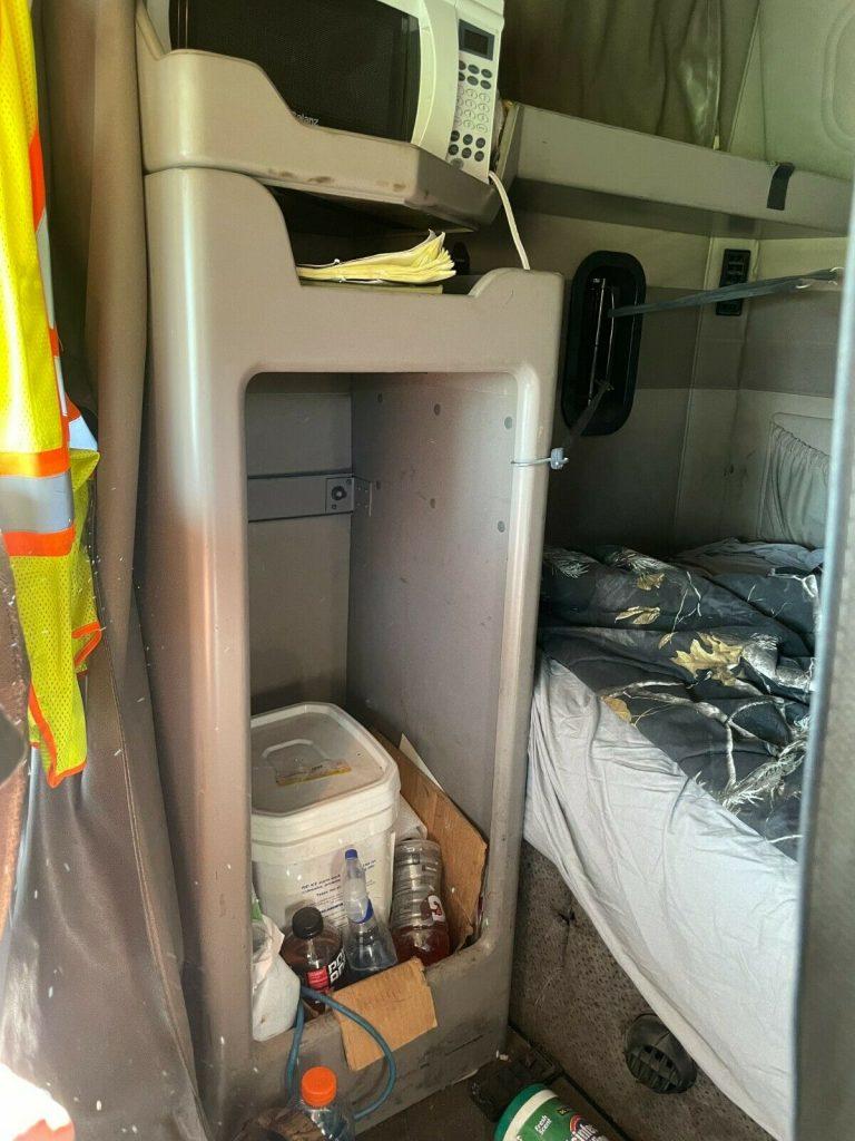 2003 Mack truck [new crate engine]