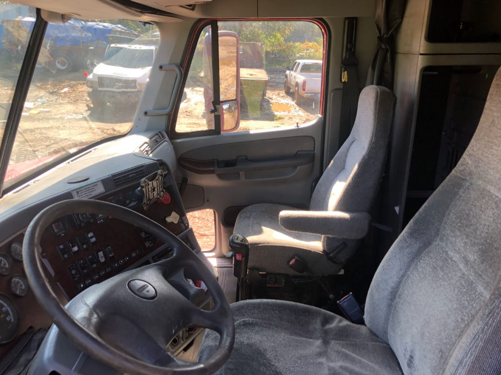 2010 Freightliner BIG Sleeper Detroit Diesel 13 SPD tractor [excellent running truck]