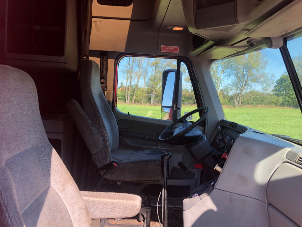 2010 Freightliner BIG Sleeper Detroit Diesel 13 SPD tractor [excellent running truck]