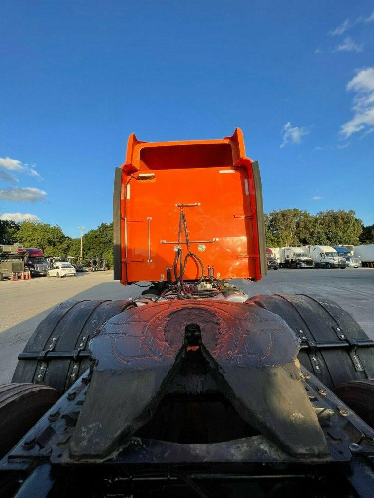 2014 Peterbilt 386 truck [very clean and loaded]