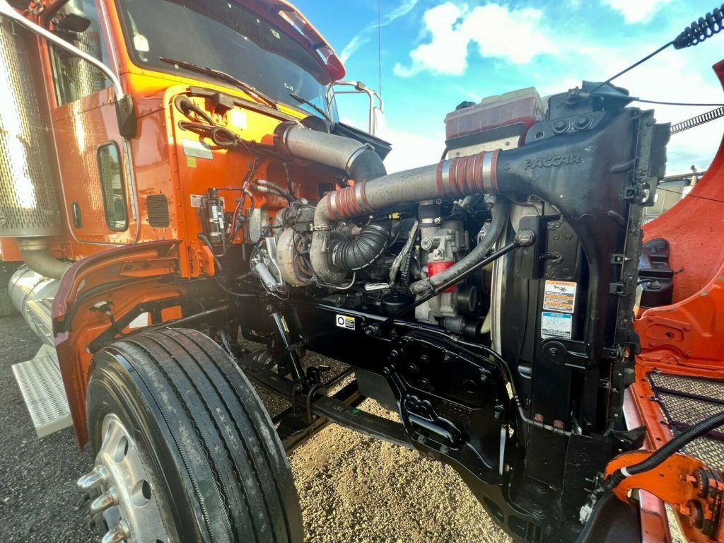 2014 Peterbilt 386 truck [very clean and loaded]