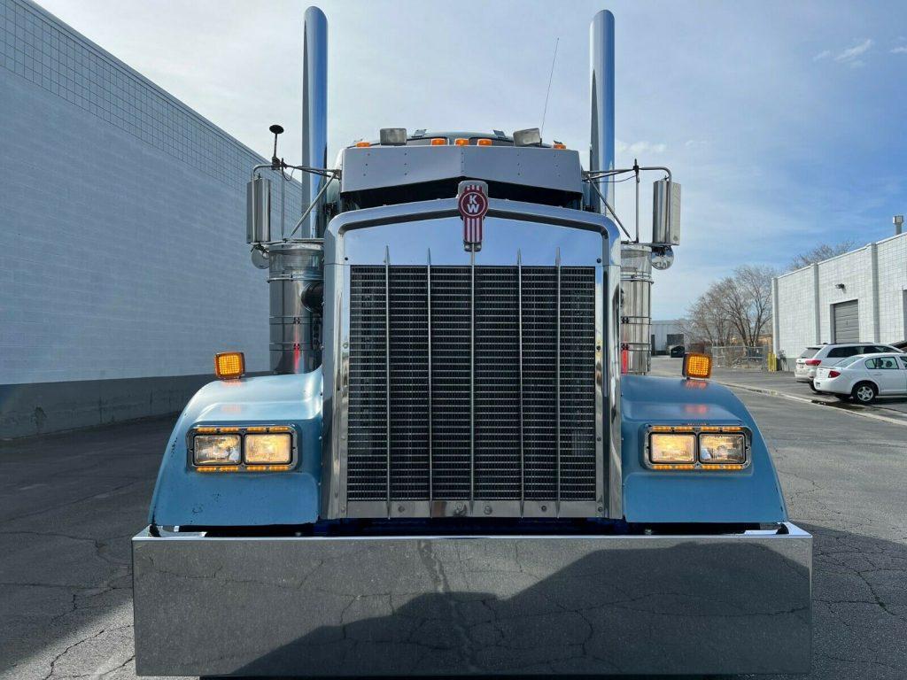 2005 Kenworth W900L Sleeper truck [great shape]