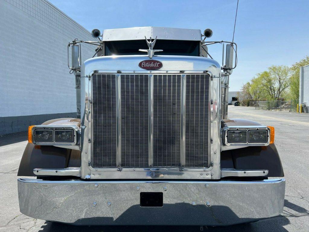 2001 Peterbilt 379 Sleeper truck [like new]
