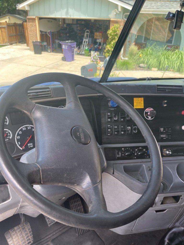 2009 Freightliner Columbia Semi truck [drives long distances with no issues]