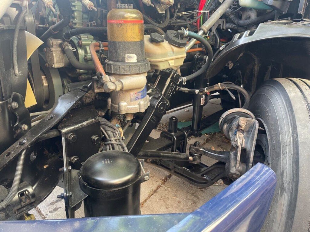 2009 Freightliner Columbia Semi truck [drives long distances with no issues]