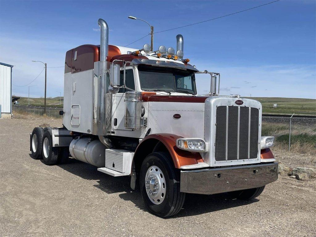 2010 Peterbilt 388 Sleeper Truck [great shape]
