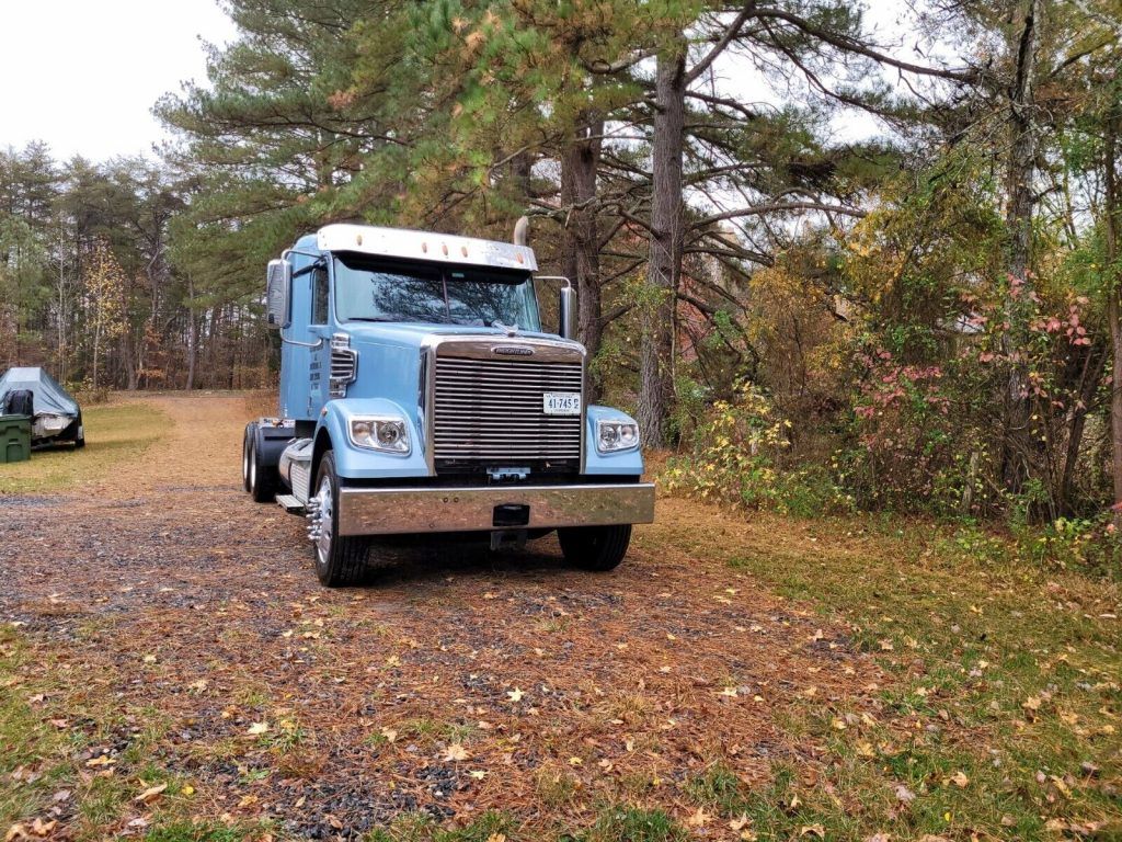 2016 Freightliner 122SD Cummins truck [serviced]