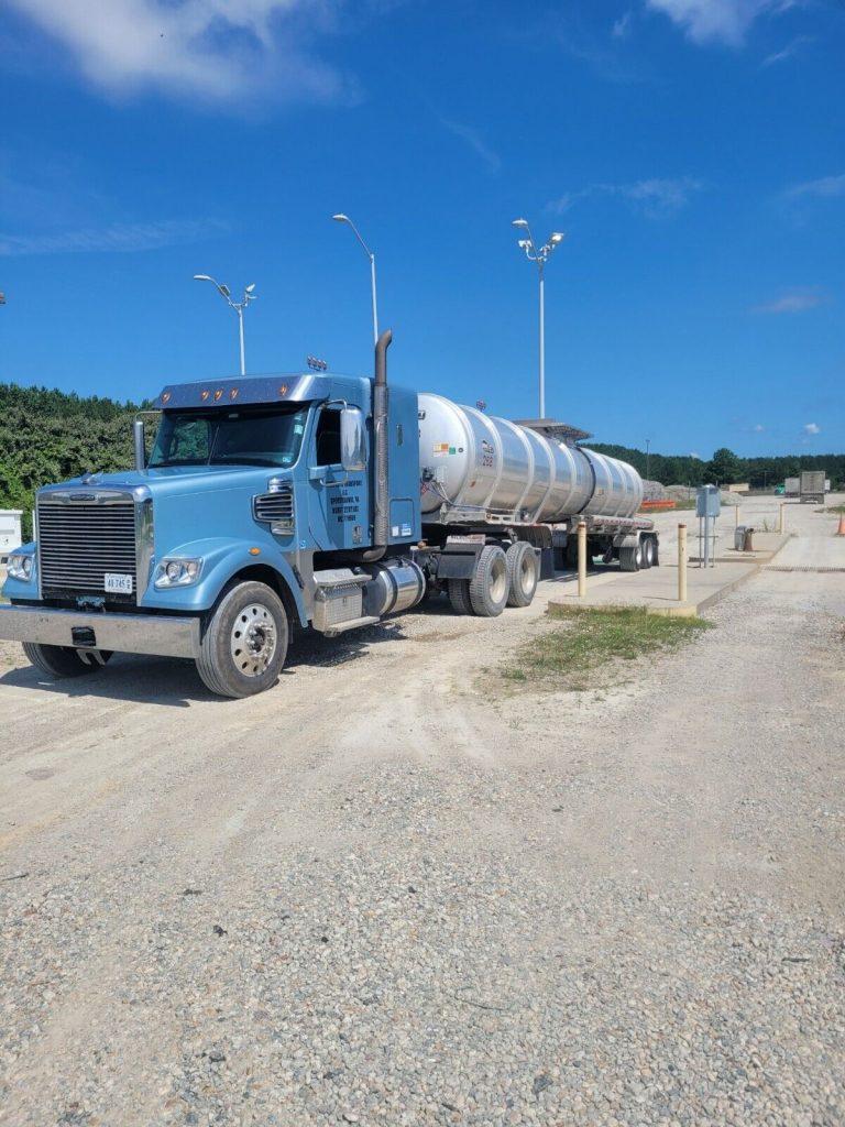 2016 Freightliner 122SD Cummins truck [serviced]