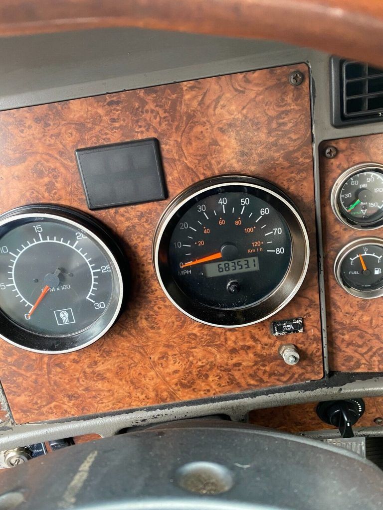 2003 Kenworth T 800 truck [engine needs work]