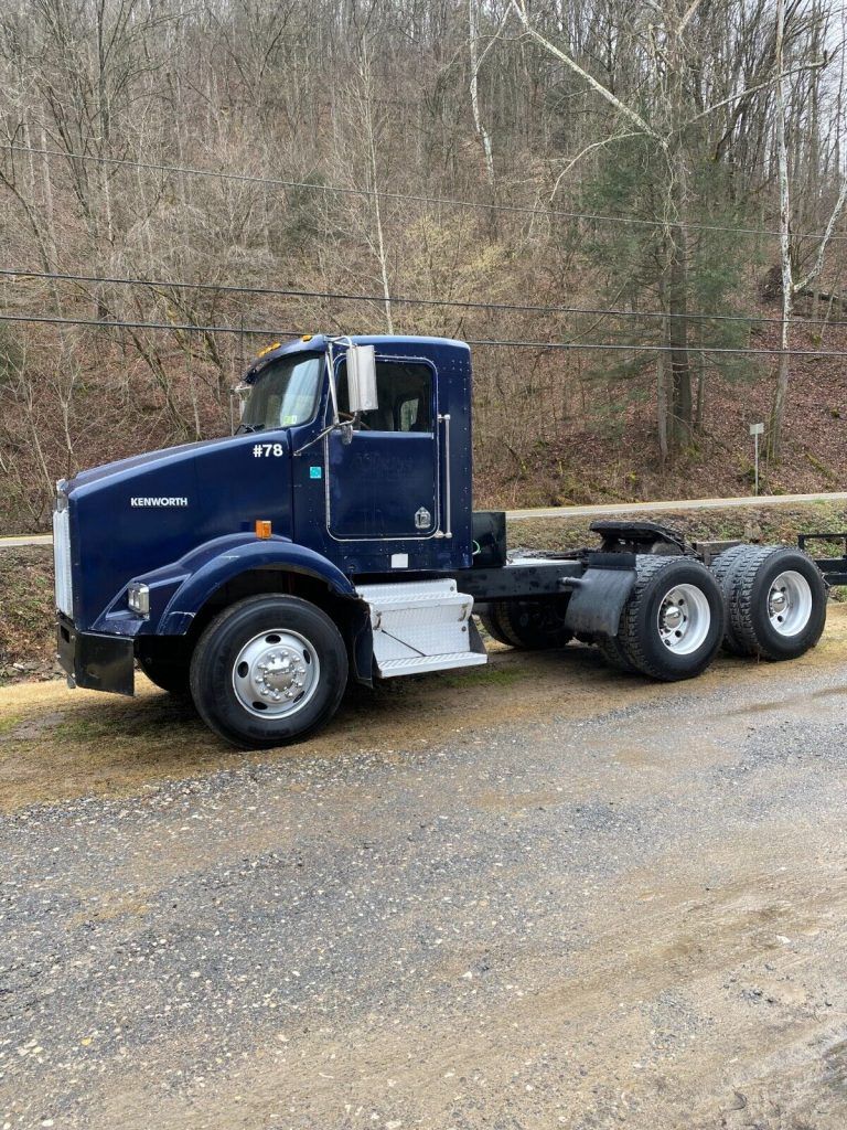 2003 Kenworth T 800 truck [engine needs work]