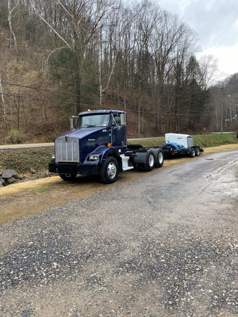 2003 Kenworth T 800 truck [engine needs work]