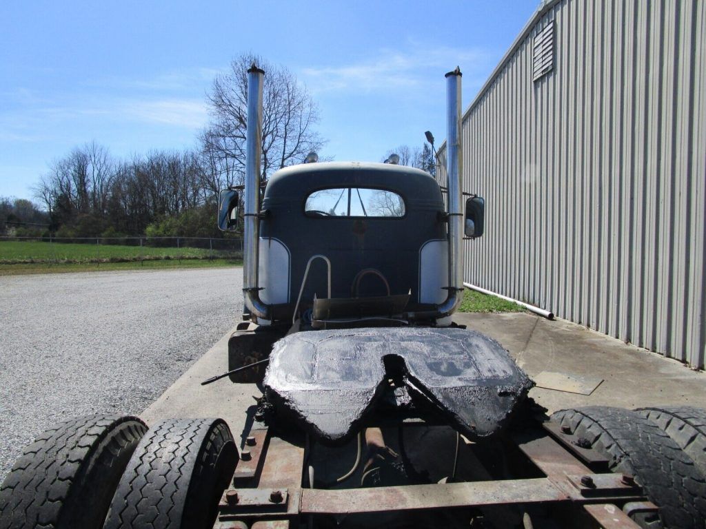 1959 Mack B61 Tractor truck [former wrecker]
