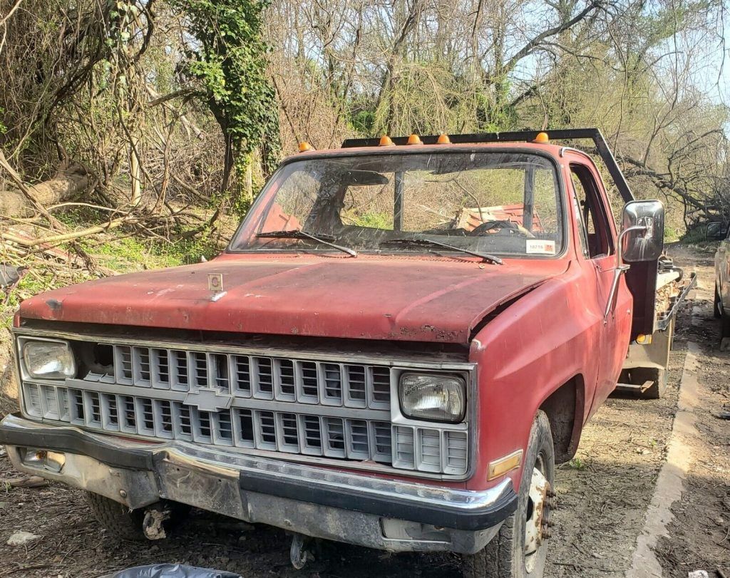 1981 Chevrolet c30 custom cab chassis 2-door 5.7l