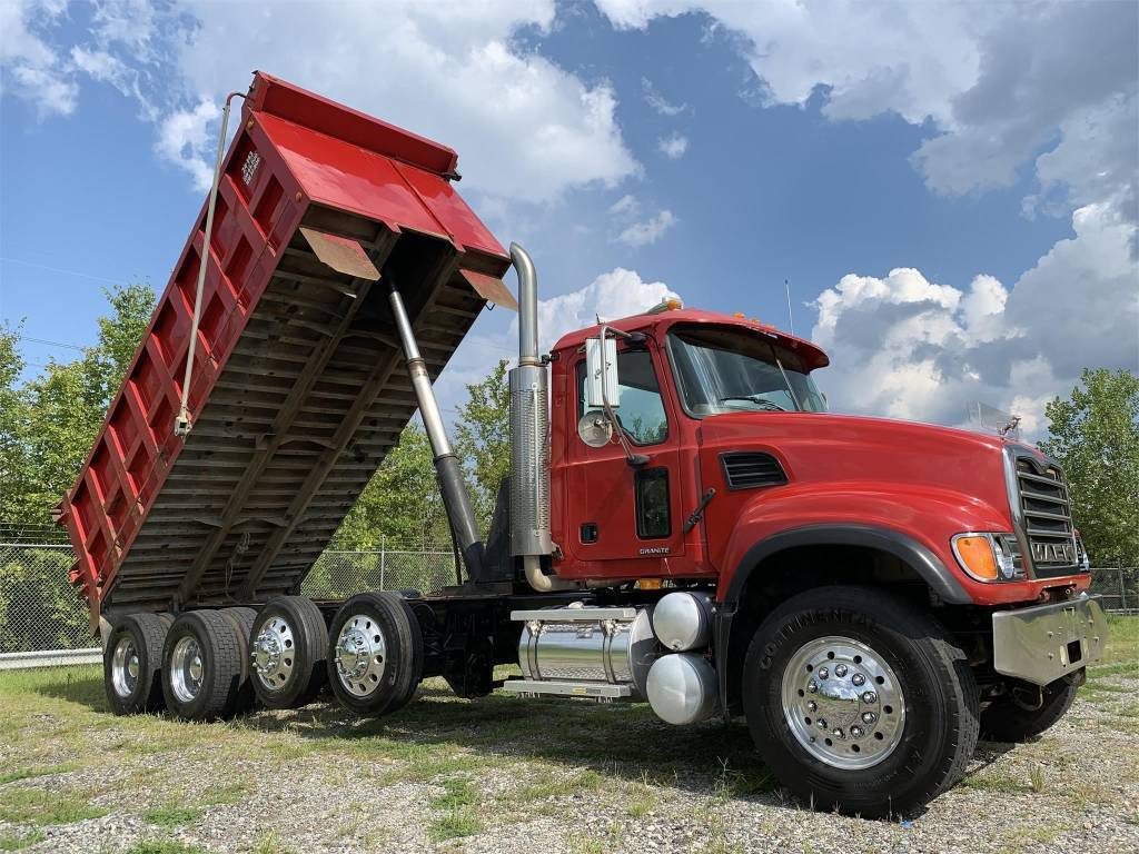 2006 Mack Granite Cv713 DUMP Truck [garage kept]