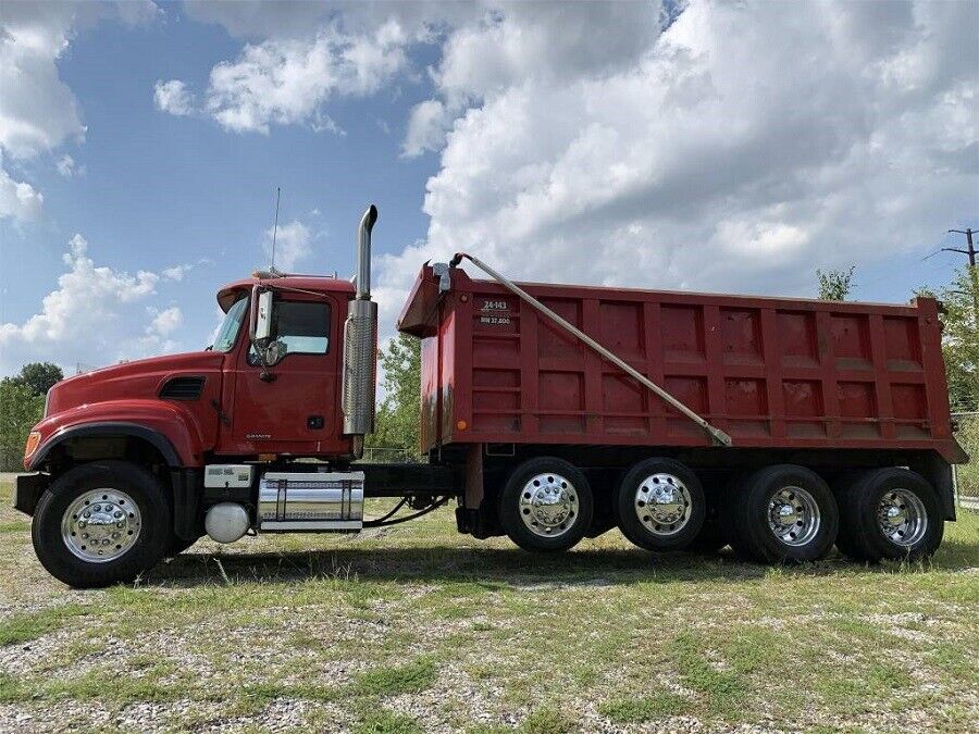 2006 Mack Granite Cv713 DUMP Truck [garage kept]