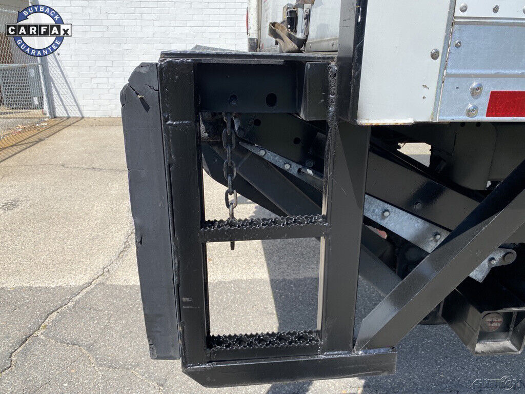 2012 Freightliner M2 26 FT