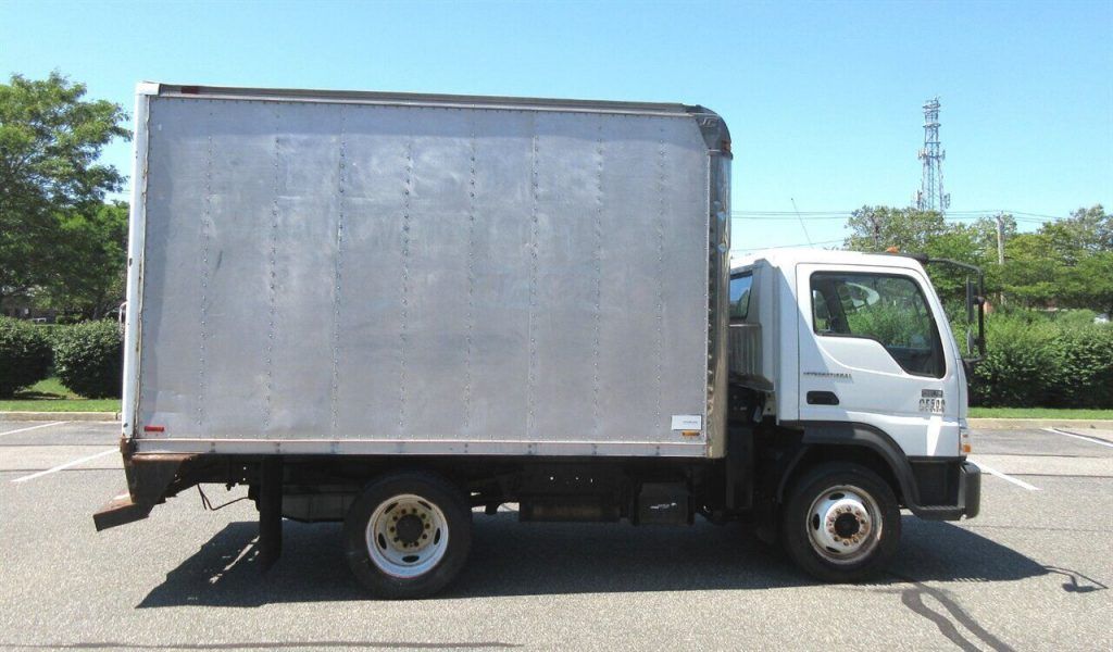 2006 International CF500 12′ Box Truck [extremely clean]