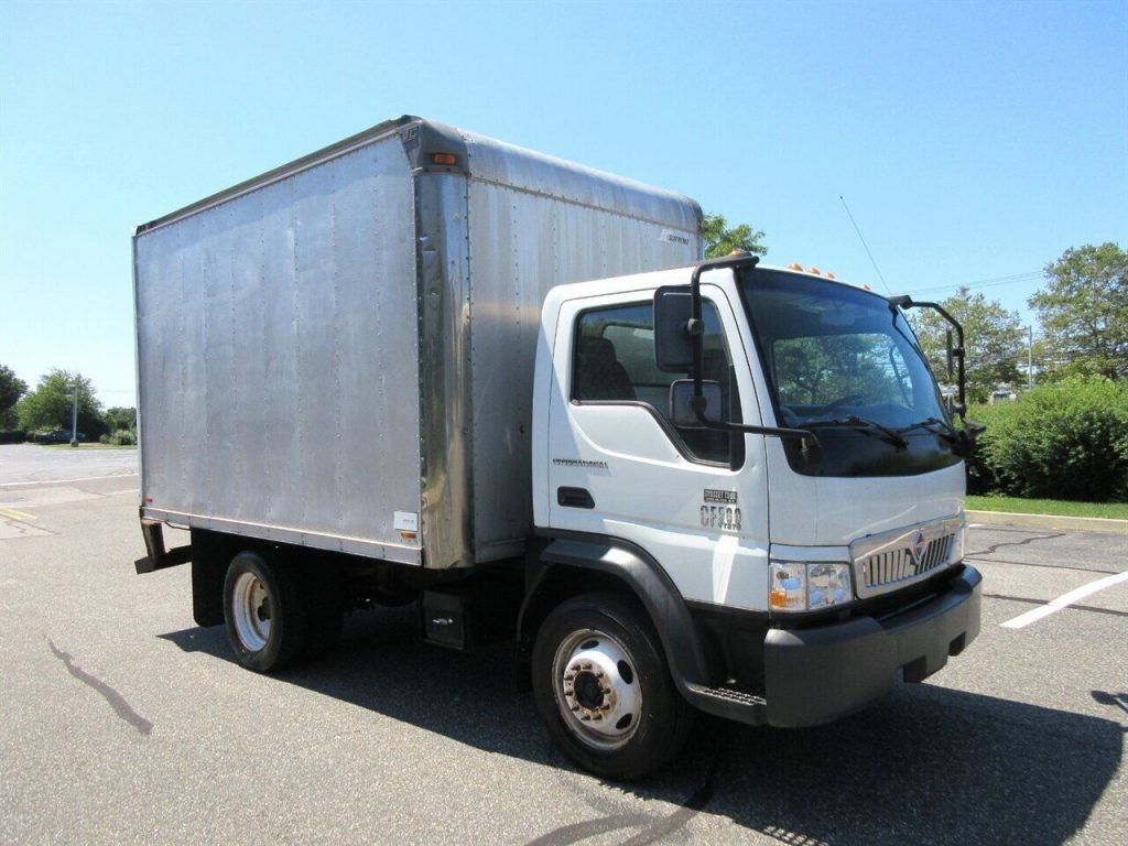 2006 International CF500 12′ Box Truck [extremely clean]