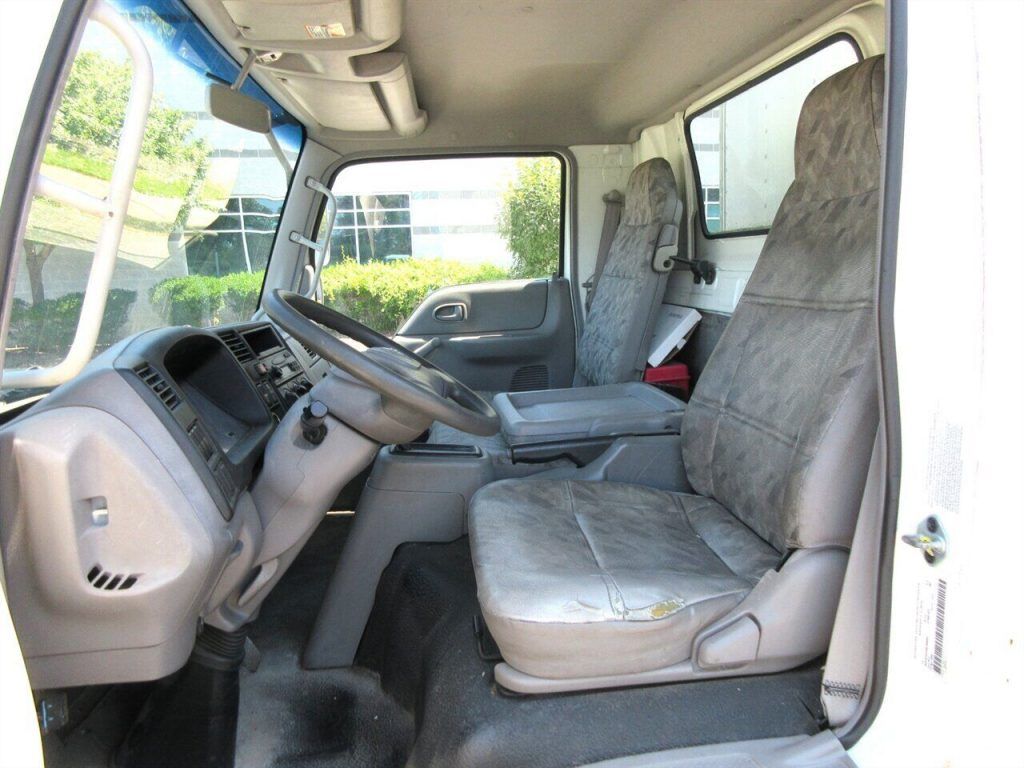 2006 International CF500 12′ Box Truck [extremely clean]