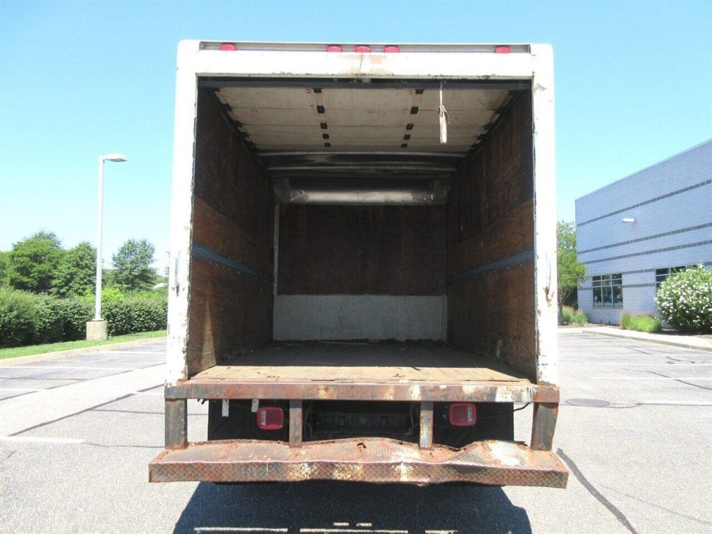 2006 International CF500 12′ Box Truck [extremely clean]